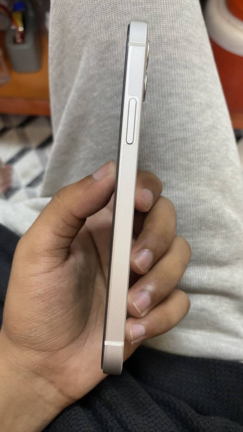 Apple iPhone 12 4