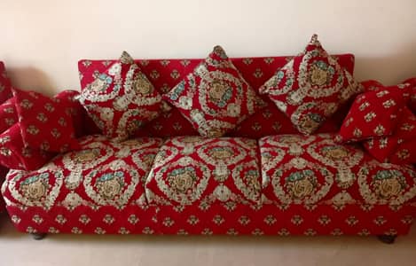Beautiful 5 seater Sofa and chairs and tables for sale