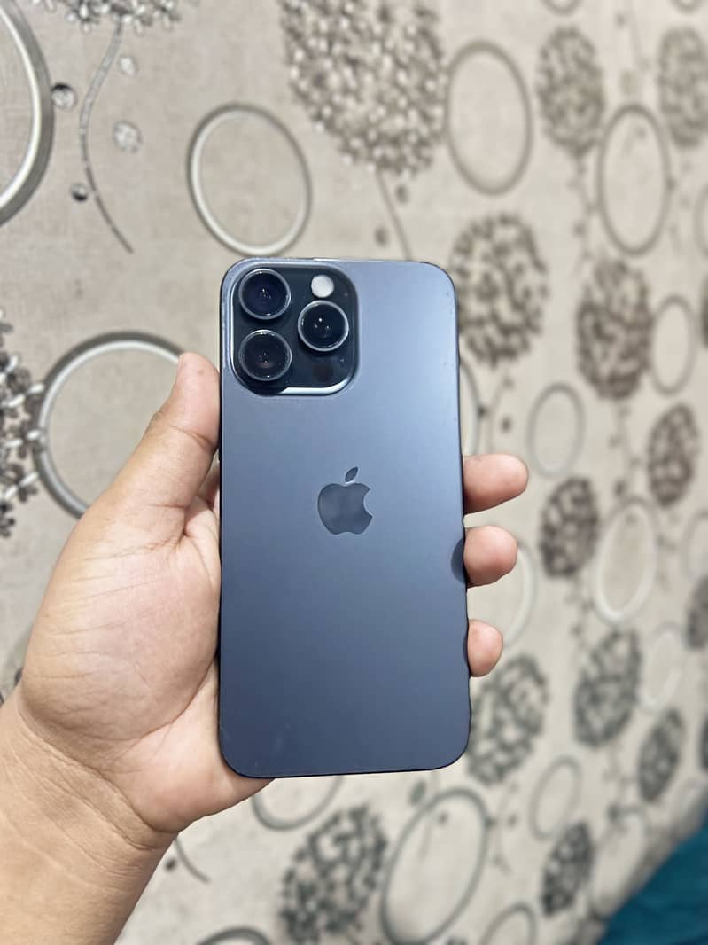 Apple iPhone 15 Pro Max 4