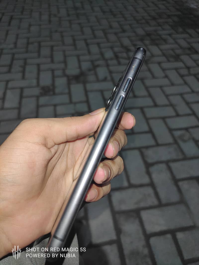 Apple iPhone 11 3