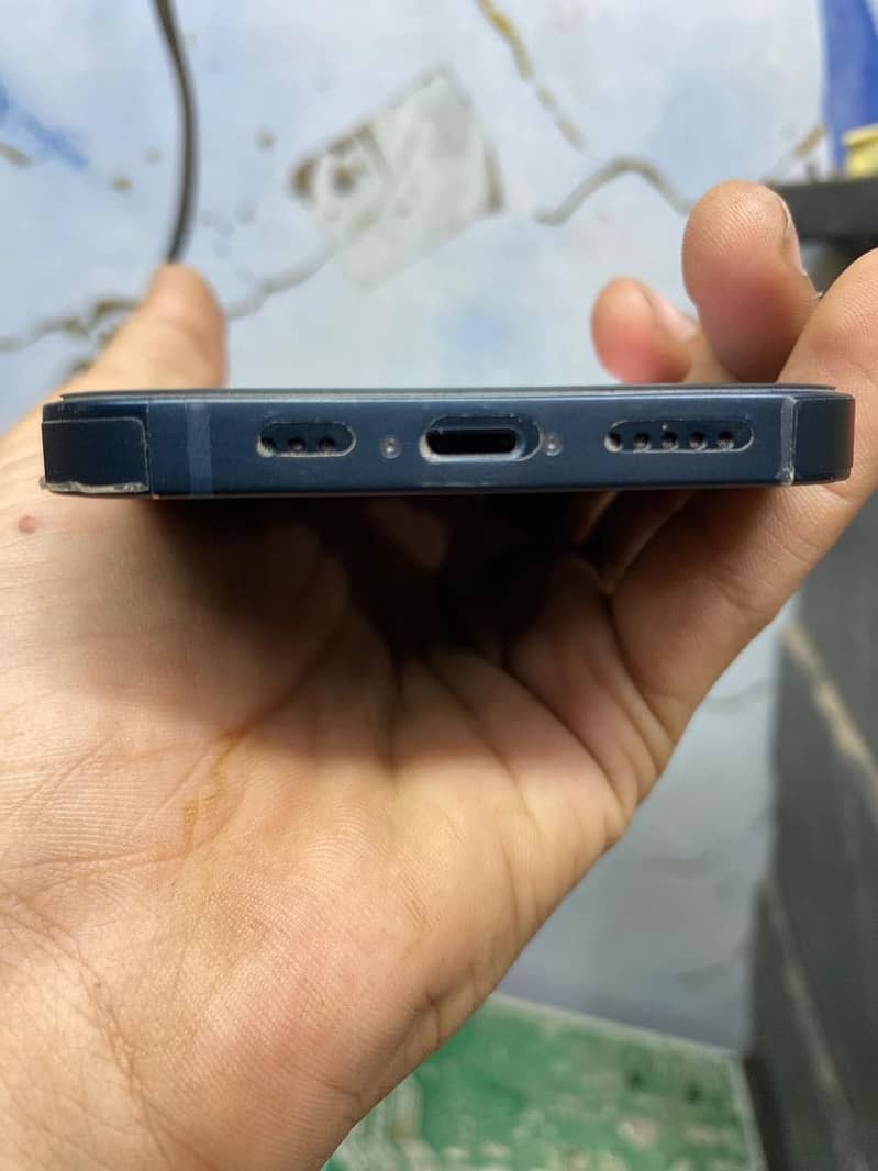 Apple iPhone 13 0