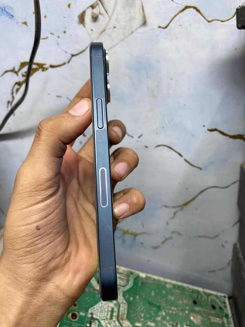 Apple iPhone 13 1