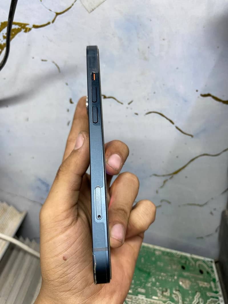 Apple iPhone 13 2