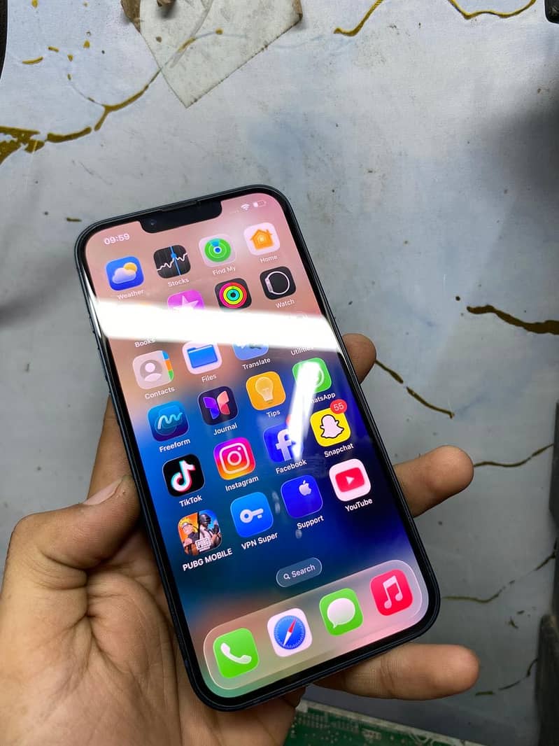 Apple iPhone 13 4