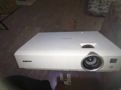 Sony VPL-DX122 projector with projector screen