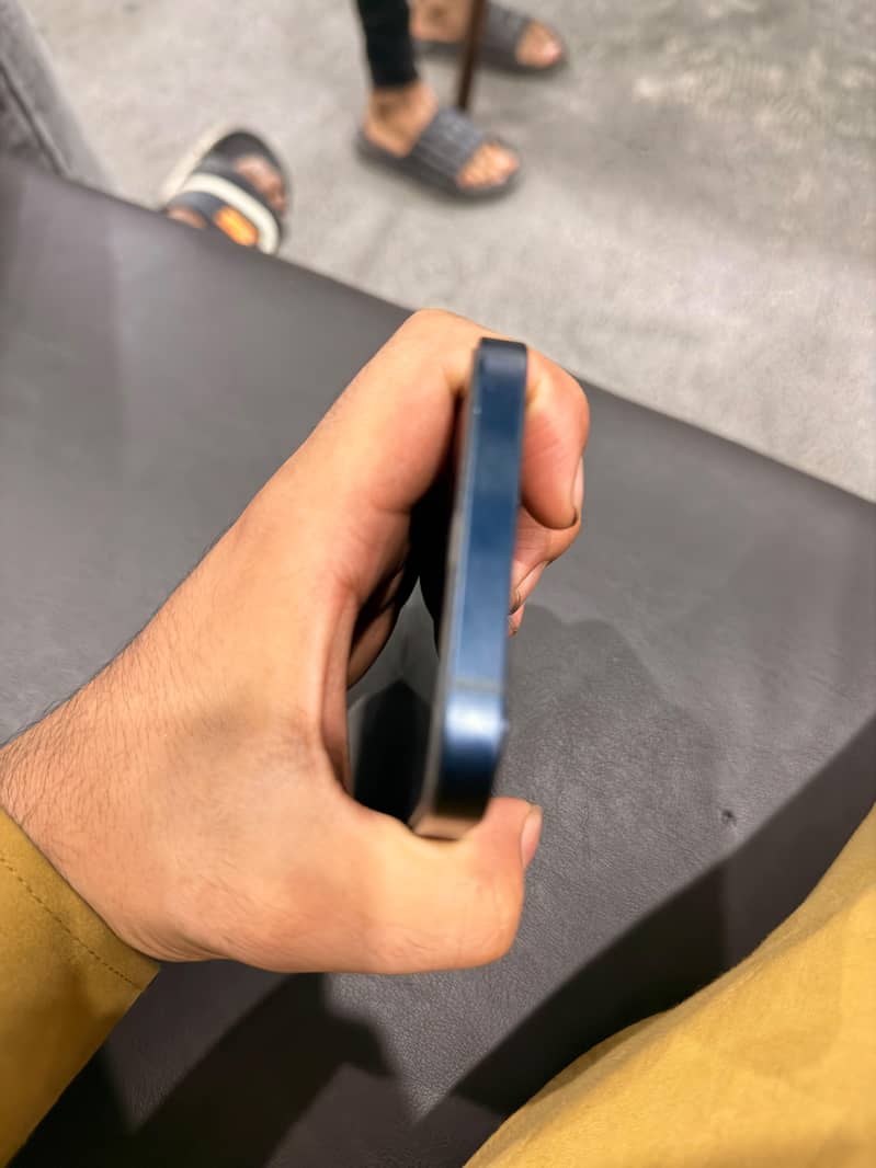 Apple iPhone 12 3