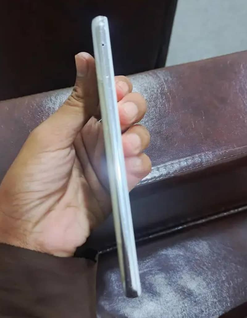 Sharp Aquos R2 2