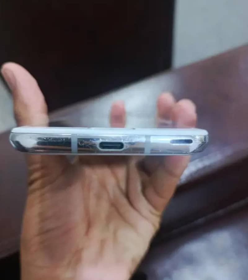 Sharp Aquos R2 4