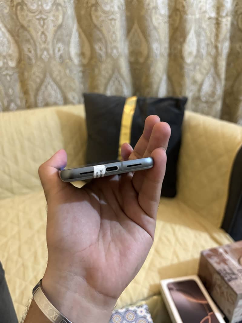 Google Pixel 8 2
