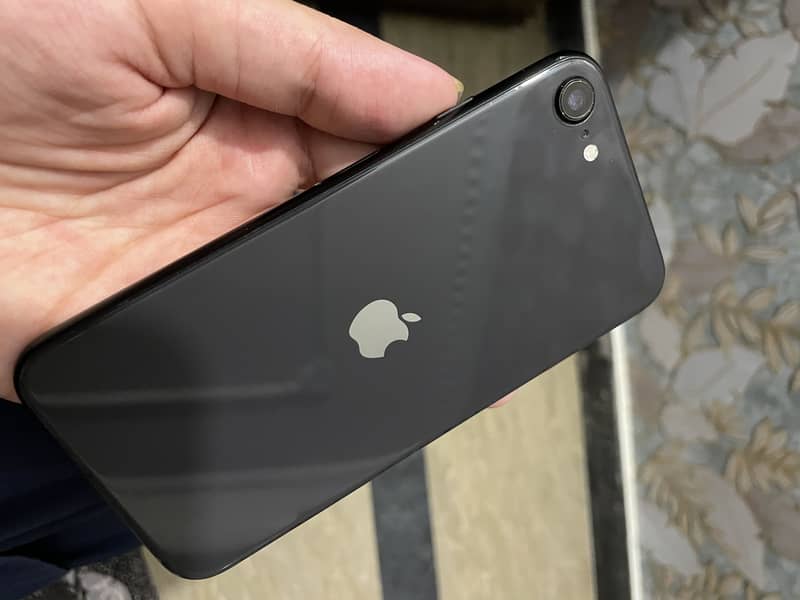 Apple iPhone SE 3