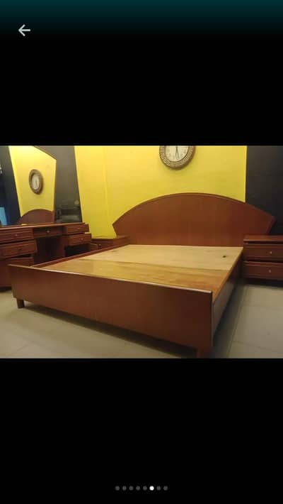 Elegant extra large bed set in good condition