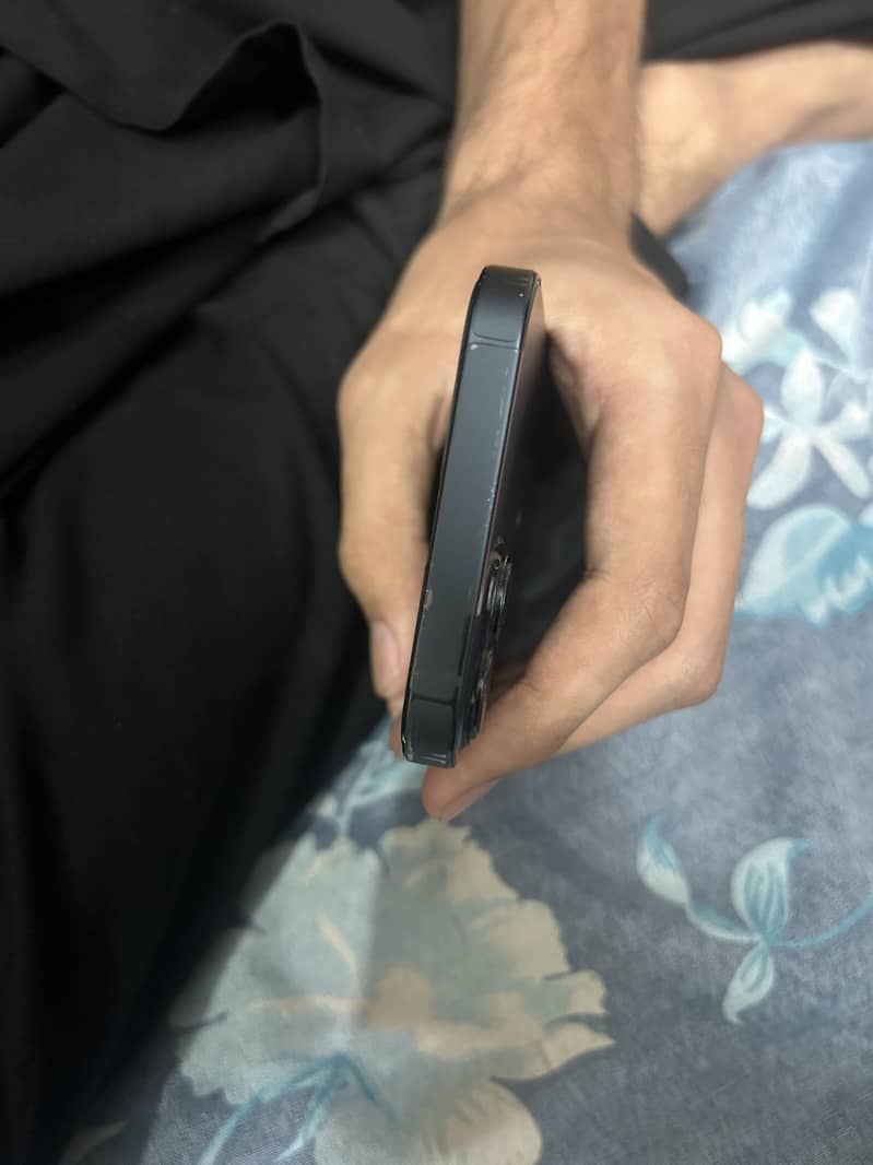 iPhone 13 0
