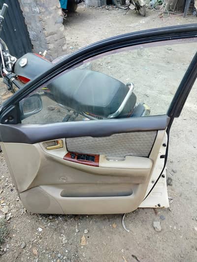 toyota Corolla 2004 Kay parts available drwazay , or roof