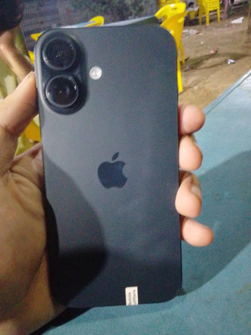 Apple iPhone 16 1