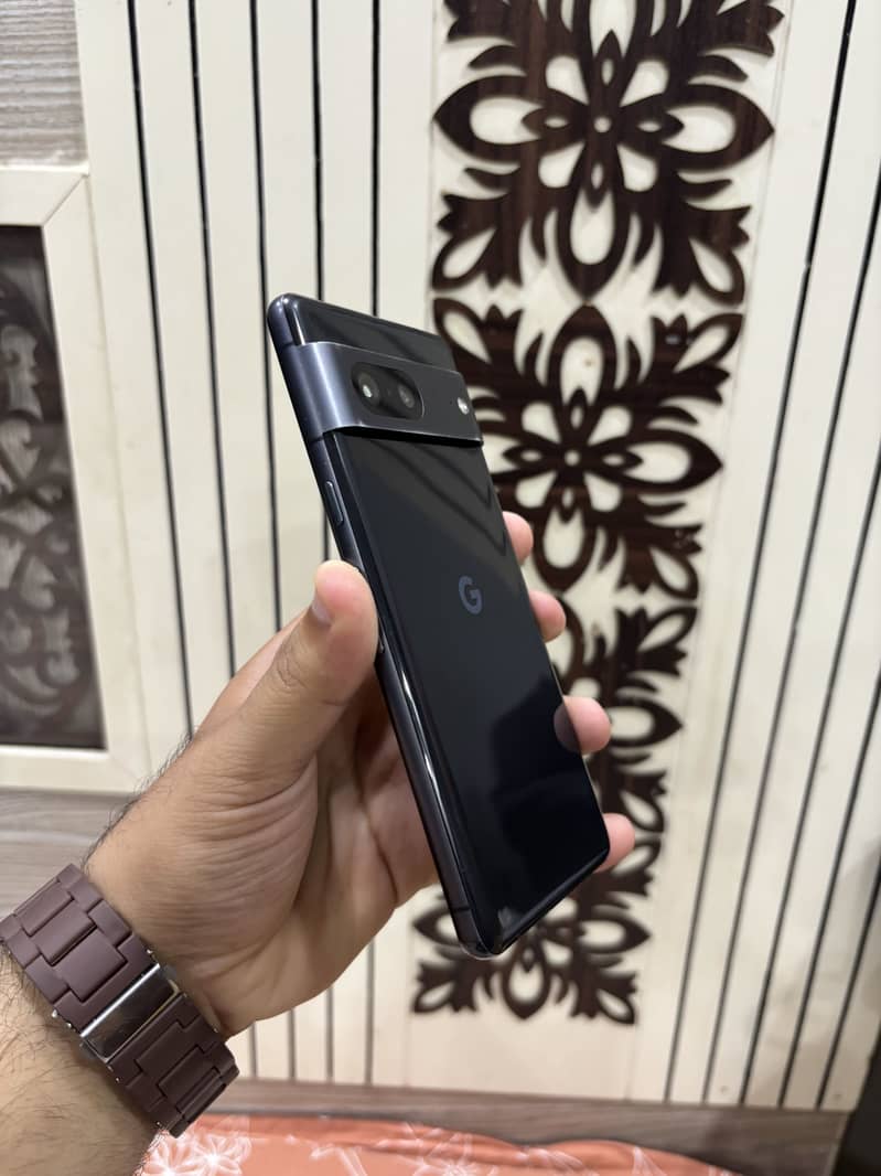Google Pixel 7 4
