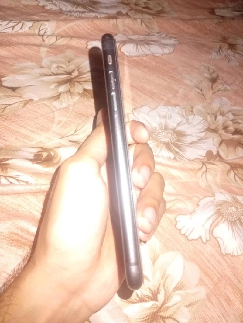 Apple iPhone 11 3