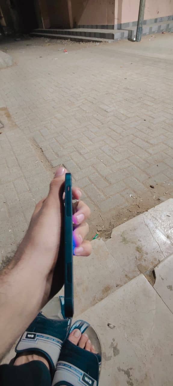 Apple iPhone 12 1