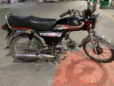 Honda cd 70 2011 model all ok hai har chiz new sirf tanki tapy yahi ha