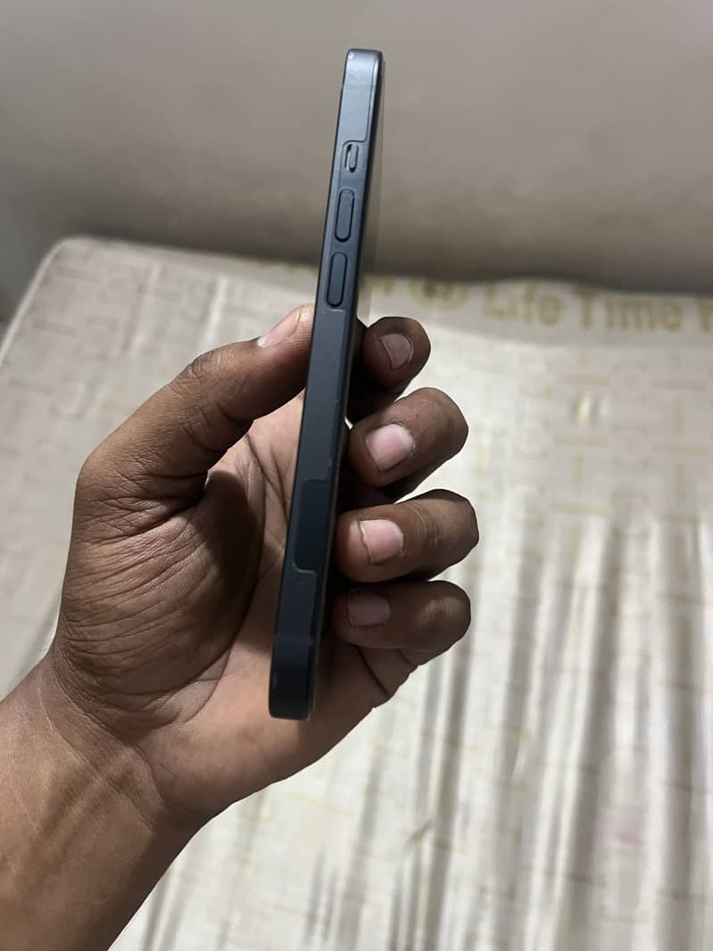 Apple iPhone 14 4