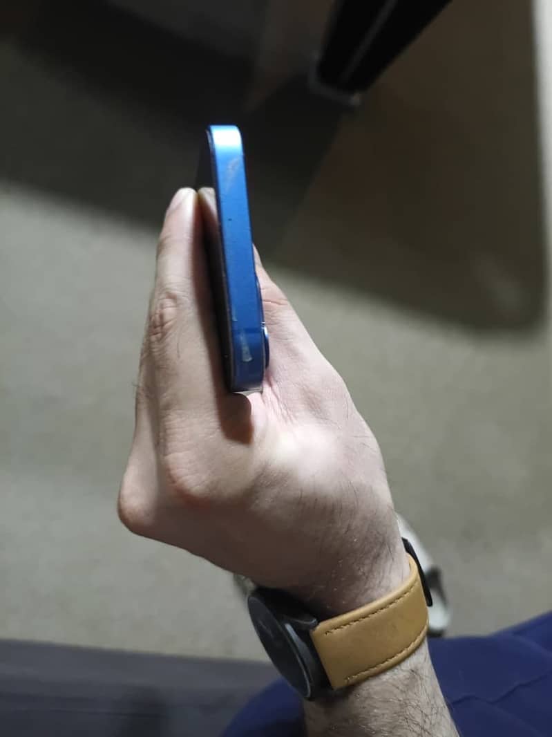 Apple iPhone 13 4