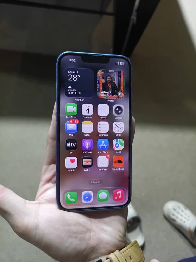 Apple iPhone 13 5
