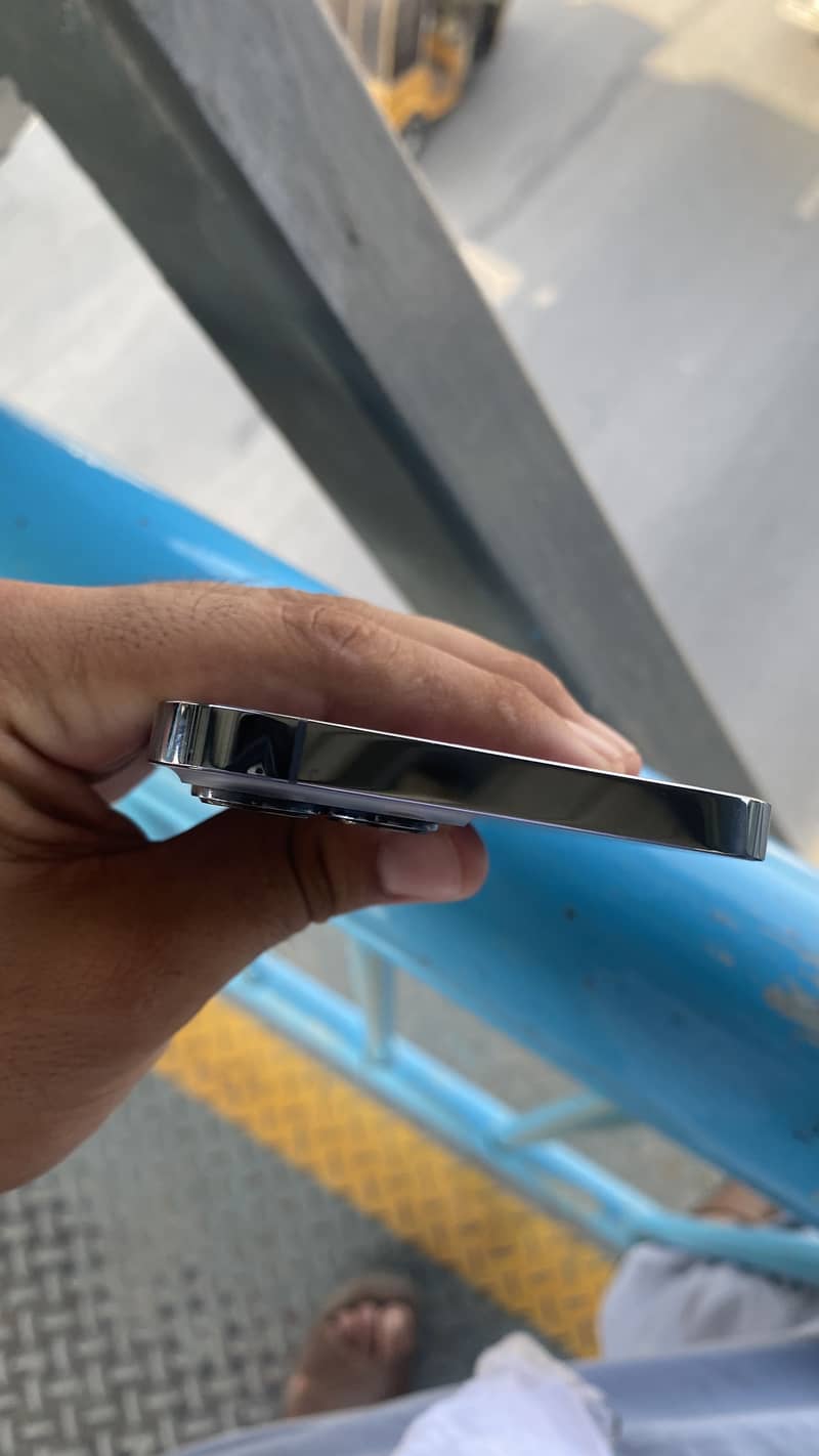 Apple iPhone 13 Pro Max 4