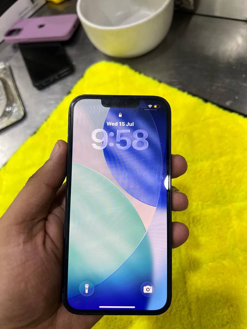 Apple iPhone 13 2