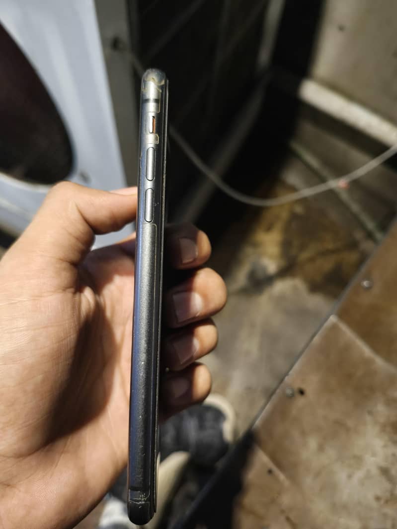 Apple iPhone 11 3