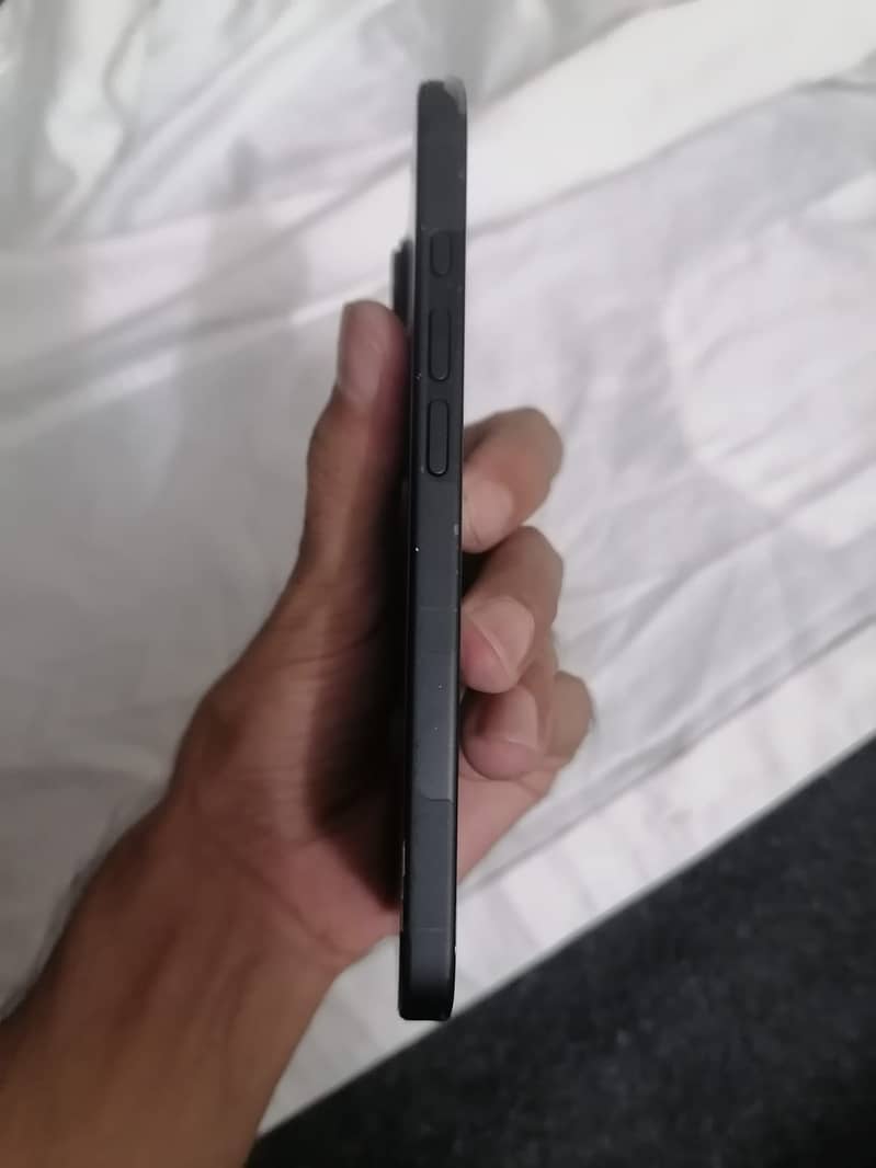 Apple iPhone 16 5