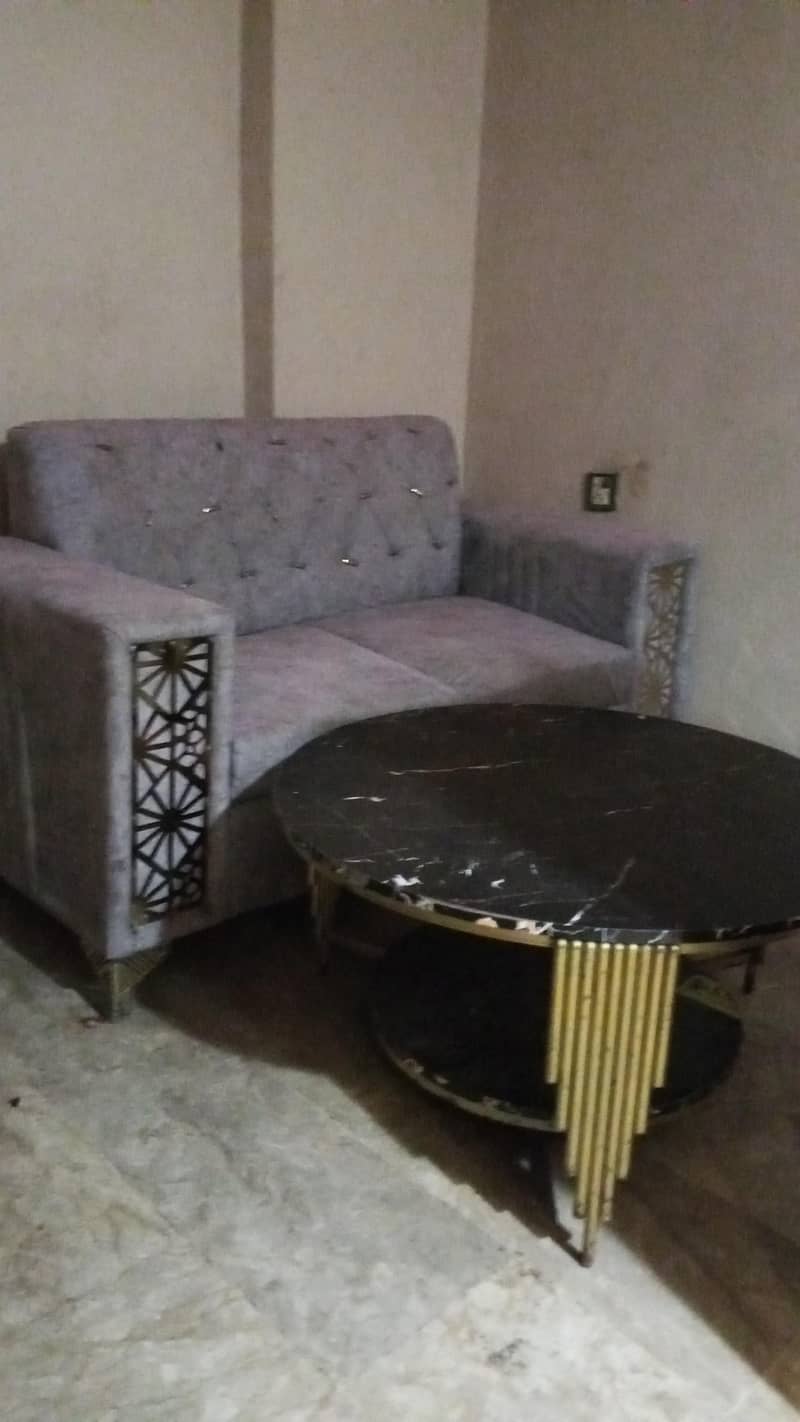 2 seater Soffa with table 1