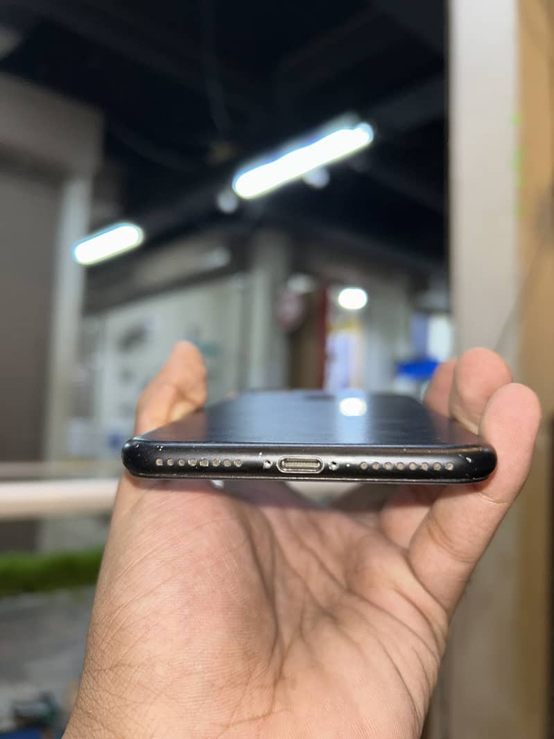 Apple iPhone 7 Plus 3