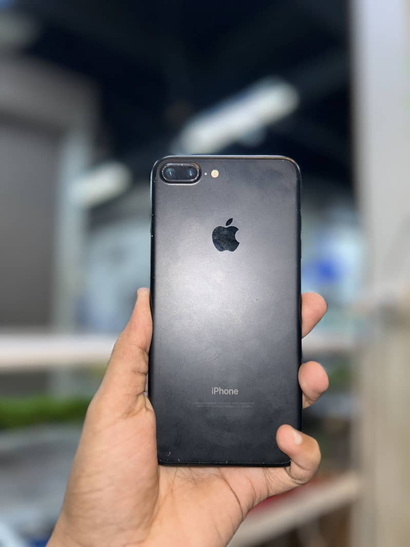 Apple iPhone 7 Plus 6