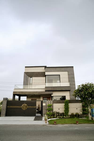 10 MARLA ELEGANT AND FULLY BASEMENT SUPER HOT LOCATED BUNGALOW ON 150 FT. ROAD IS AVAILABLE IN THE BEST BLOCK OF DHA LAHORE.