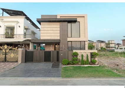 10 MARLA ELEGANT AND FULLY MAINTAINED SUPER HOT LOCATED BUNGALOW IS AVAILABLE IN THE BEST BLOCK OF DHA LAHORE | SERVANT QUARTER IN BASEMENT