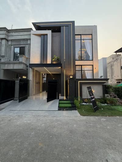 5 MARLA ELEGANT AND FULLY MAINTAINED SUPER HOT LOCATED BUNGALOW IS AVAILABLE IN THE BEST BLOCK OF DHA LAHORE.