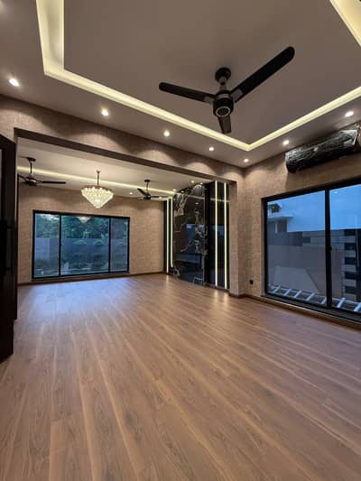 SYED BROTHERS PROUDLY OFFERS: 1-Kanal Elegant And Fully Maintained Bungalow Is Available In The Best Block Of DHA Lahore.