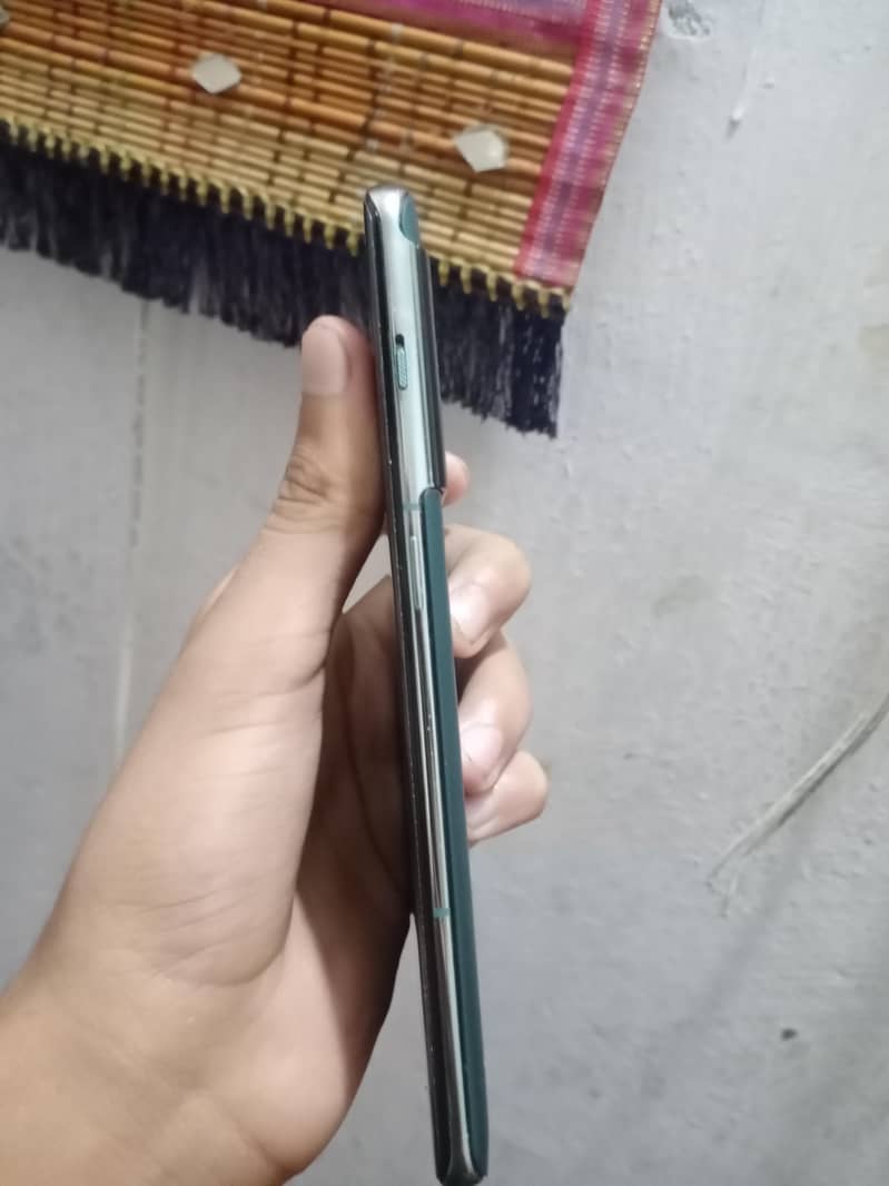 One Plus 10 Pro 4