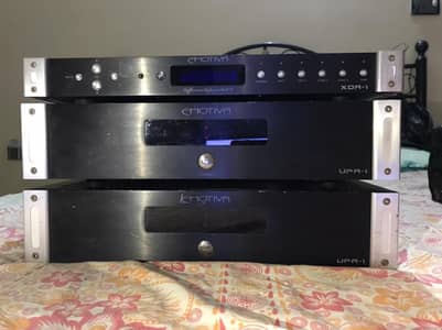 emotiva mono block power amplifire