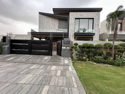1 KANAL ELEGANT AND SLIGHTLY USED BUNGALOW IS AVAILABLE FOR SALE