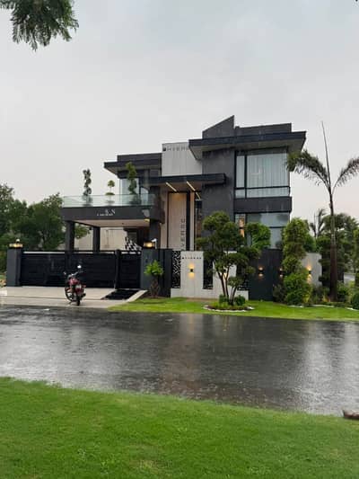 23 MARLA ULTRA LUXURY FULLY FURNISHED CORNER HOUSE IS AVAILABLE FOR SALE IN ONE OF THE MOST PRESTIGIOUS LOCATIONS OF DHA LAHORE.