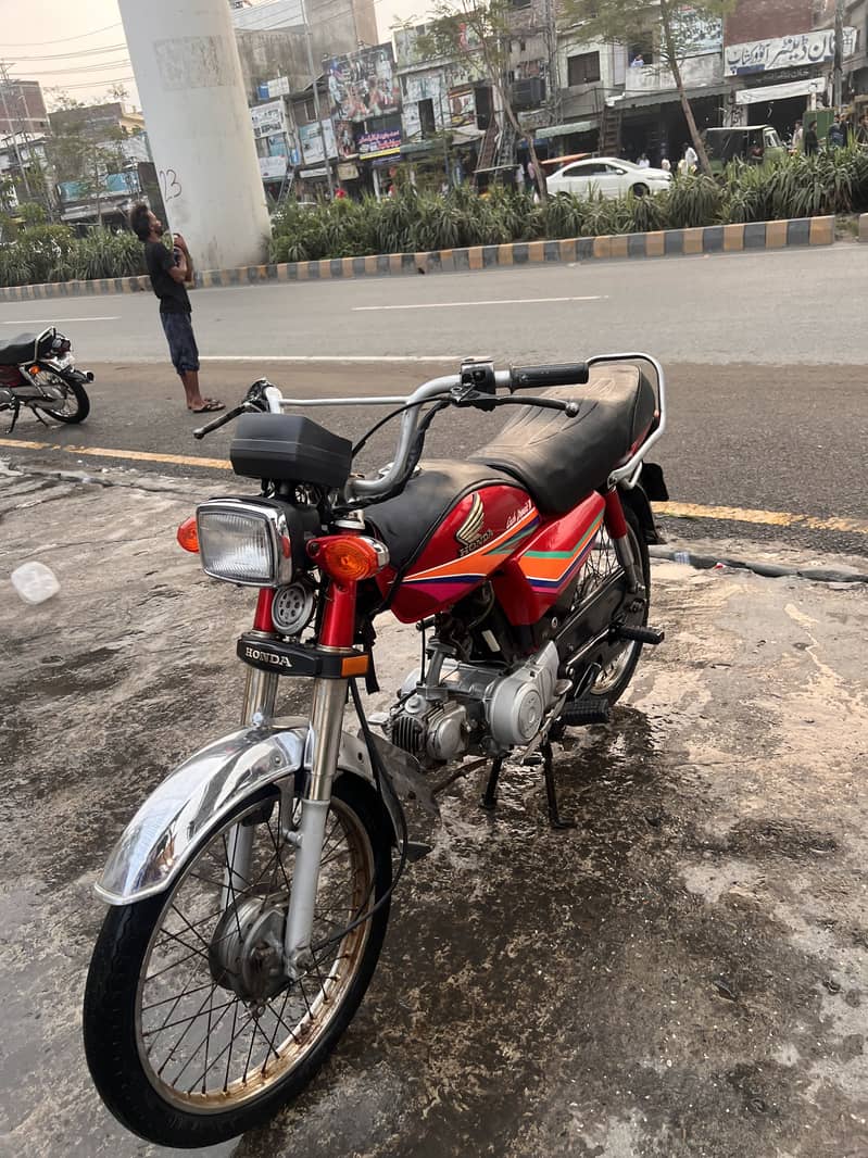 CD 70 2011 Model 4