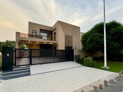 SYED BROTHERS PROUDLY OFFERS: 1-Kanal Elegant And Fully Maintained Modern Bungalow Near DHA Raya Commercial Is Available In The Best Block Of DHA Lahore.