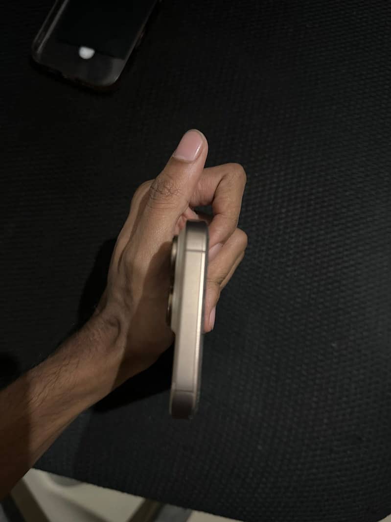 Apple iPhone 16 Pro 1