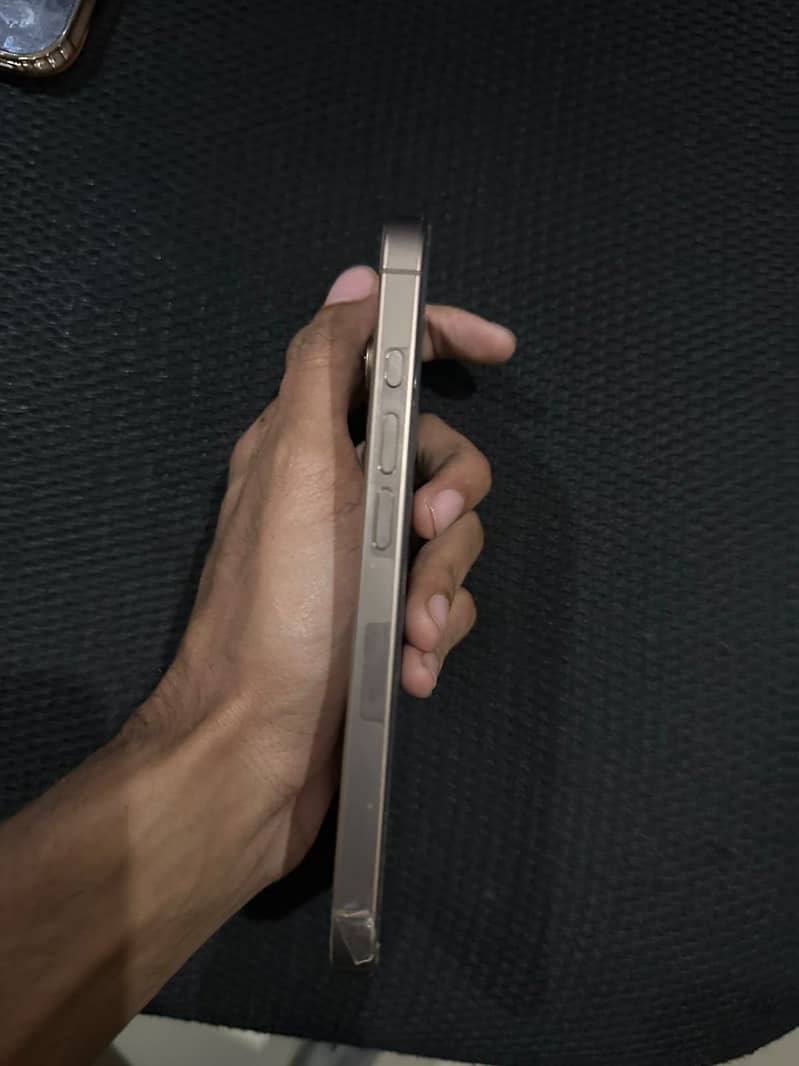 Apple iPhone 16 Pro 2