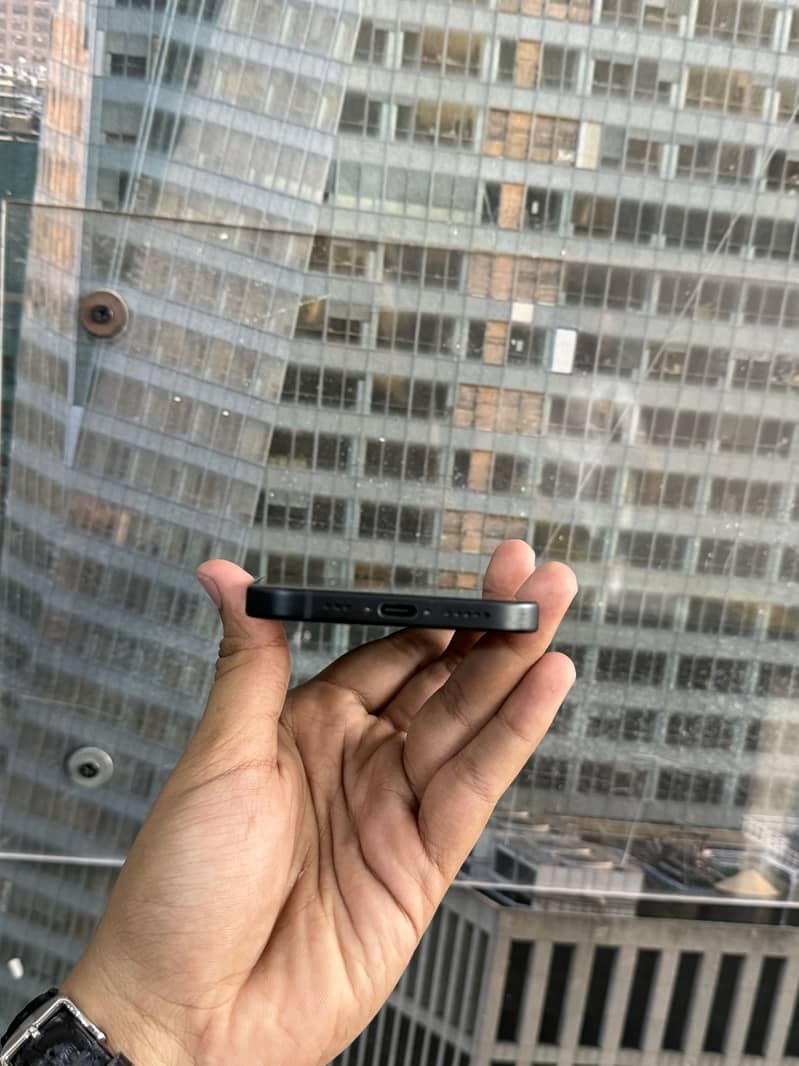 Apple iPhone 15 2