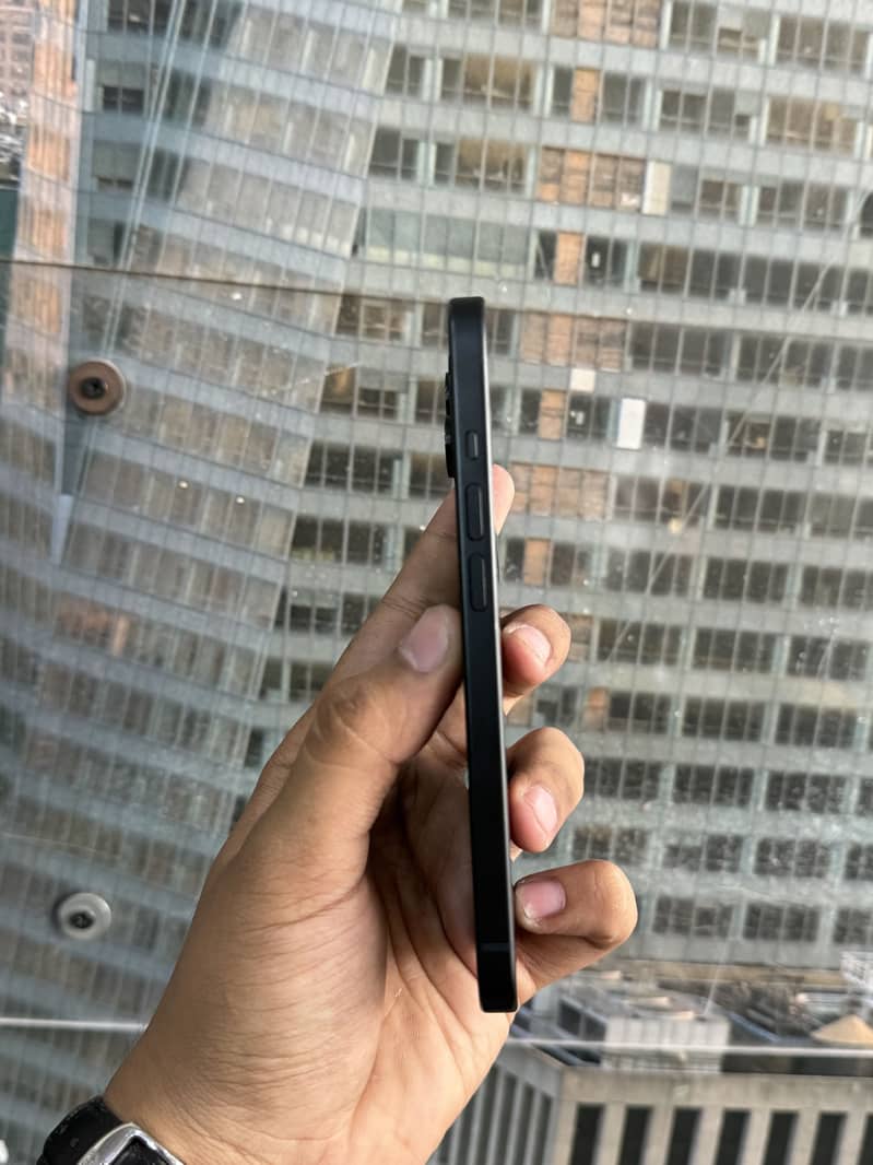 Apple iPhone 15 4