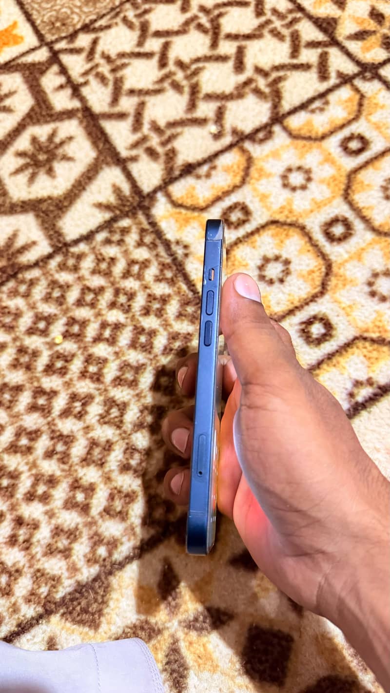Apple iPhone 13 4