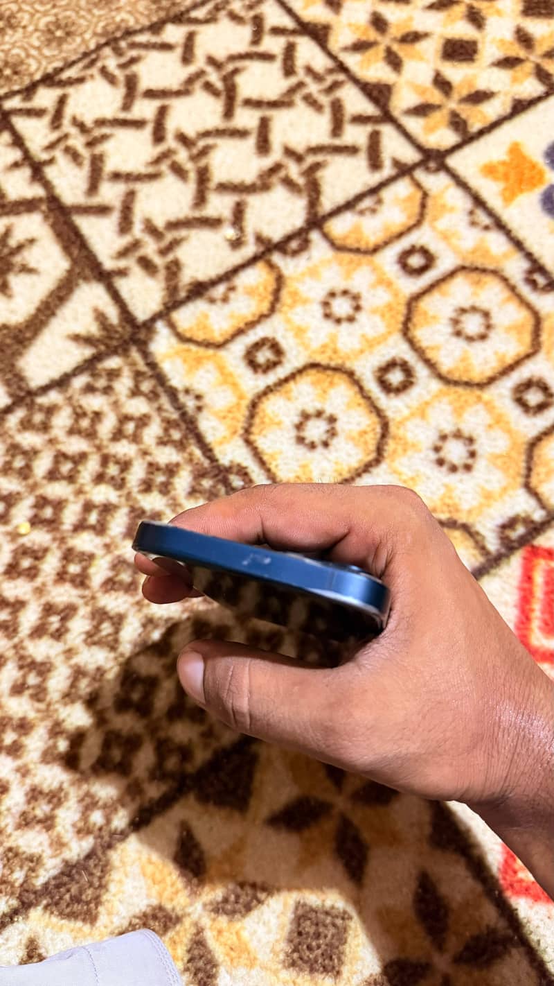Apple iPhone 13 5