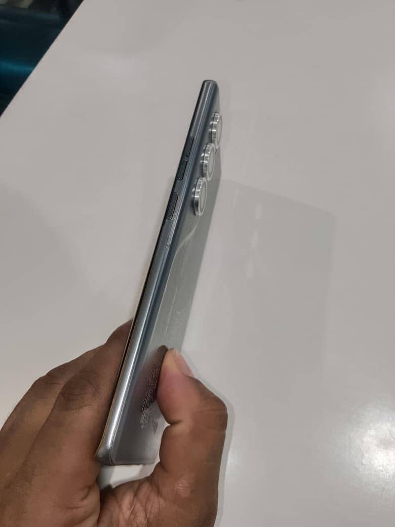 Tecno CAMON 40 Pro 1