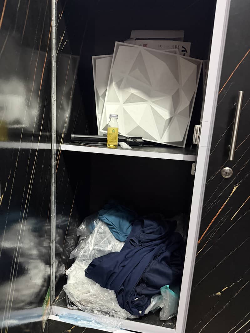 Almari/wardrobe 1